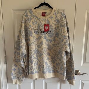 NWT Unixex U.S Soccer Cream & Light Blue Floral Crewneck Sweater Size Large